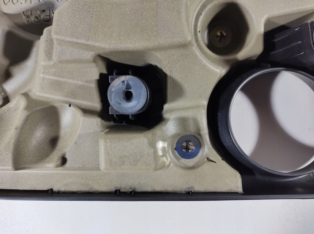 фото №12, Kia stonic 1.0 t-gdi 17- крышка двигателя