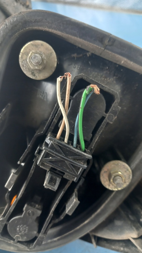 фото №3, Лампа права задня renault laguna 99r