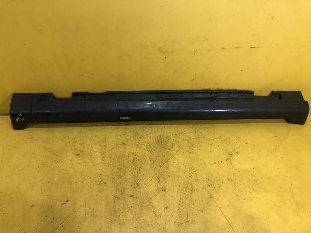 фото №1, Volvo v50 2010 порог левая сторона