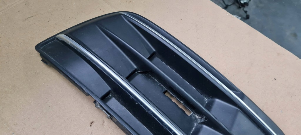 Q5 80a решётка бампера правая правый  перед 80a807680ab в Украине