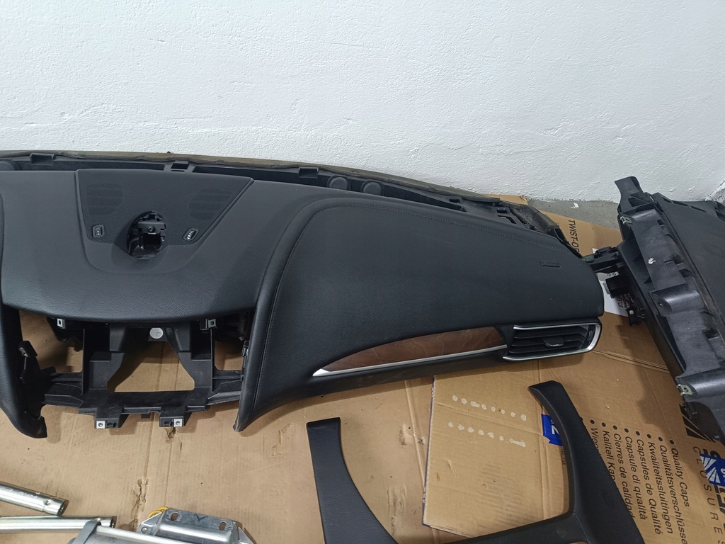 фото №4, Консоль панель приладів ремені подушки безпеки levante