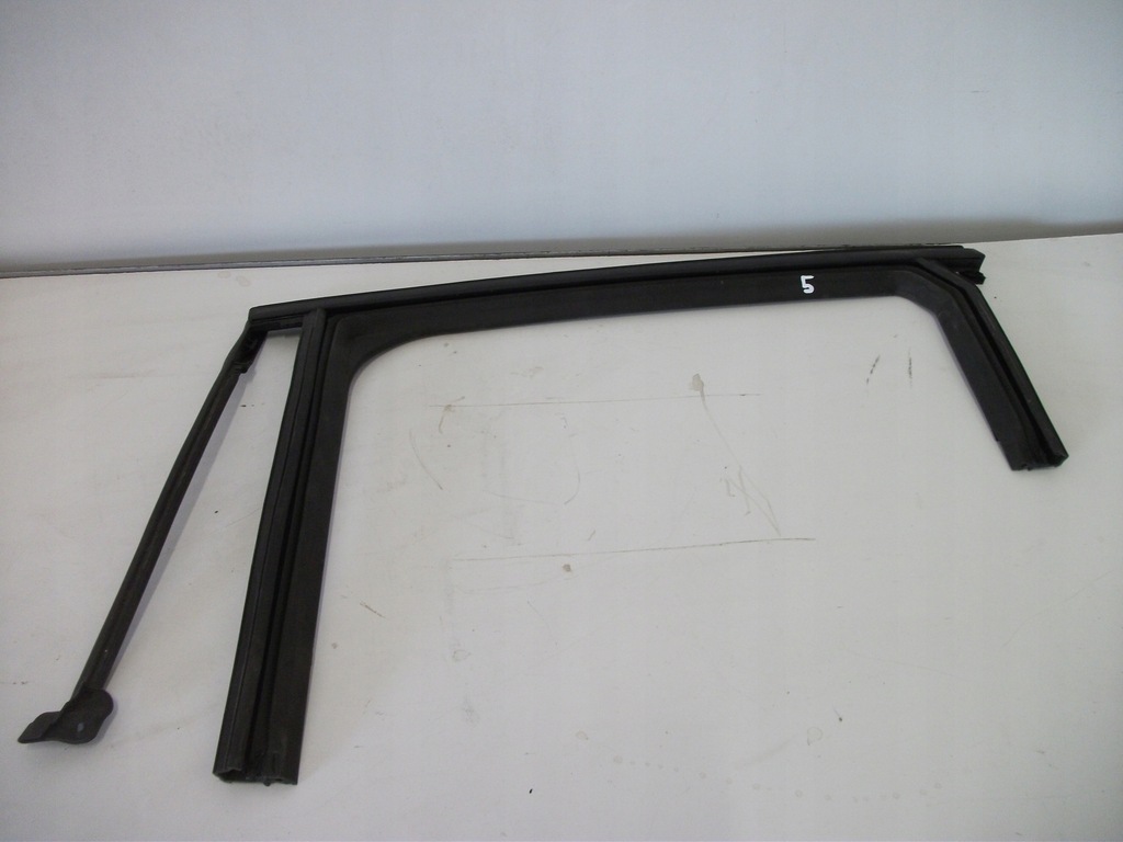 фото №1, Прокладка рамка дверь левый задняя renault clio v 823317890r