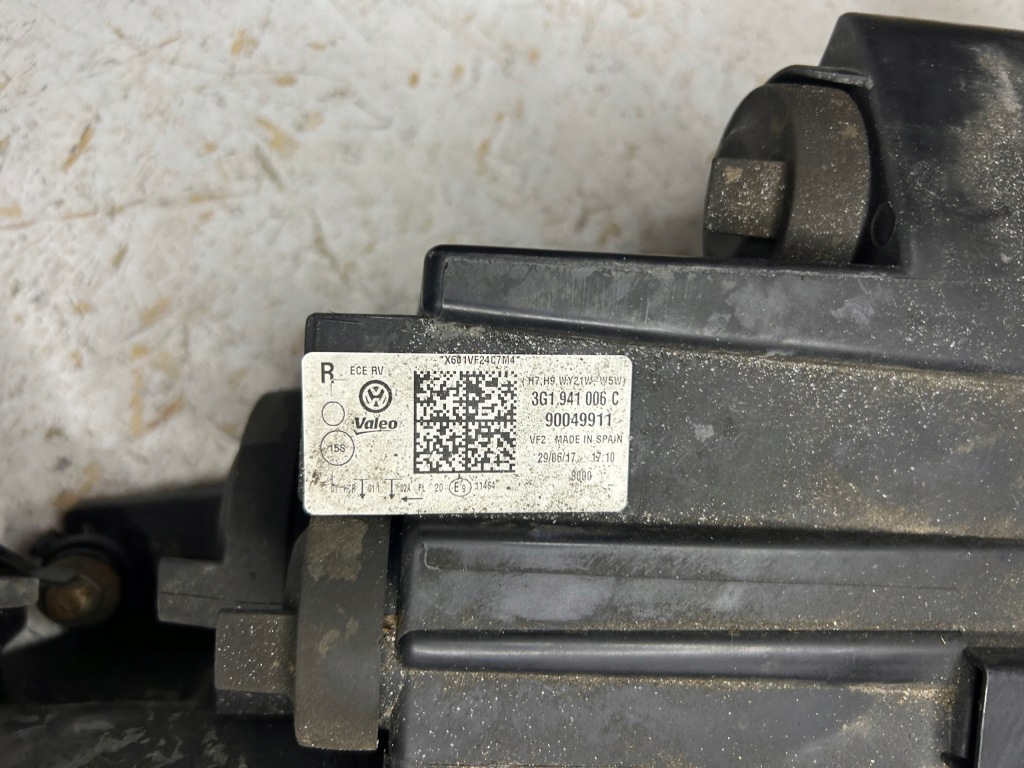 фото №9, Vw passat b8 15- лампа права звичайна oryg