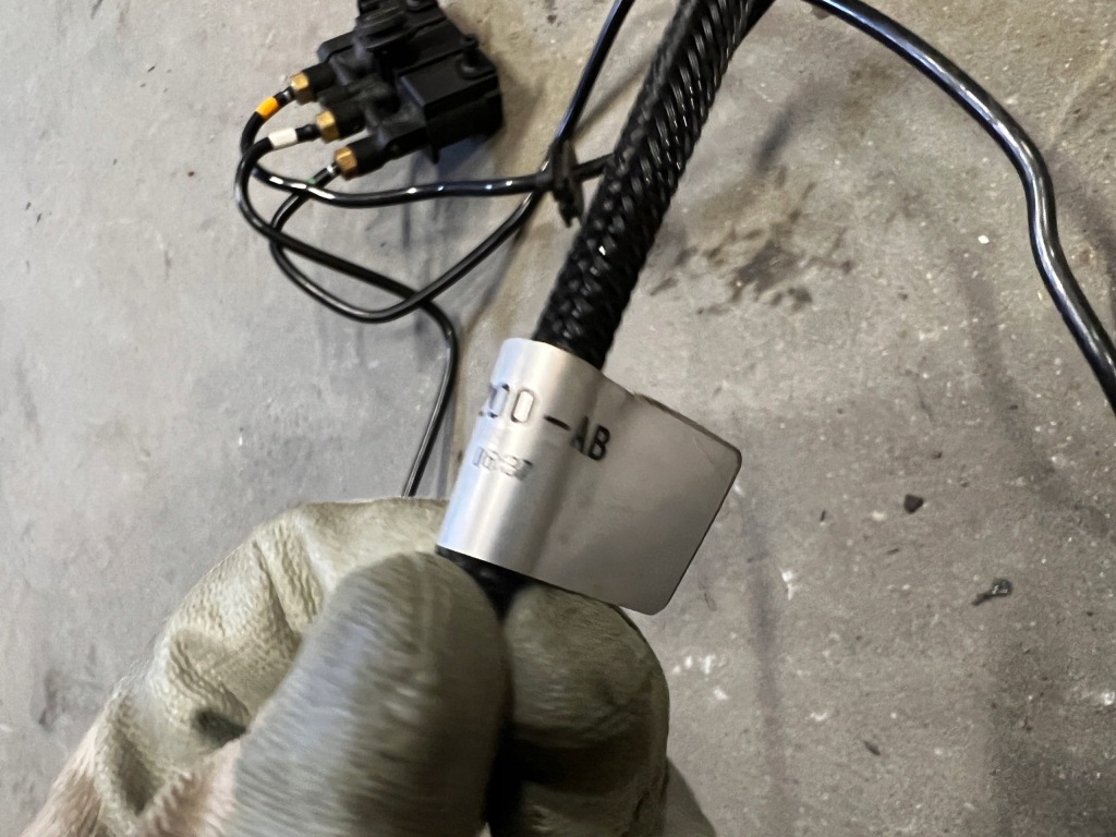 Распределитель клапан шланг подвеска перед задний land rover discovery v l462 Цена