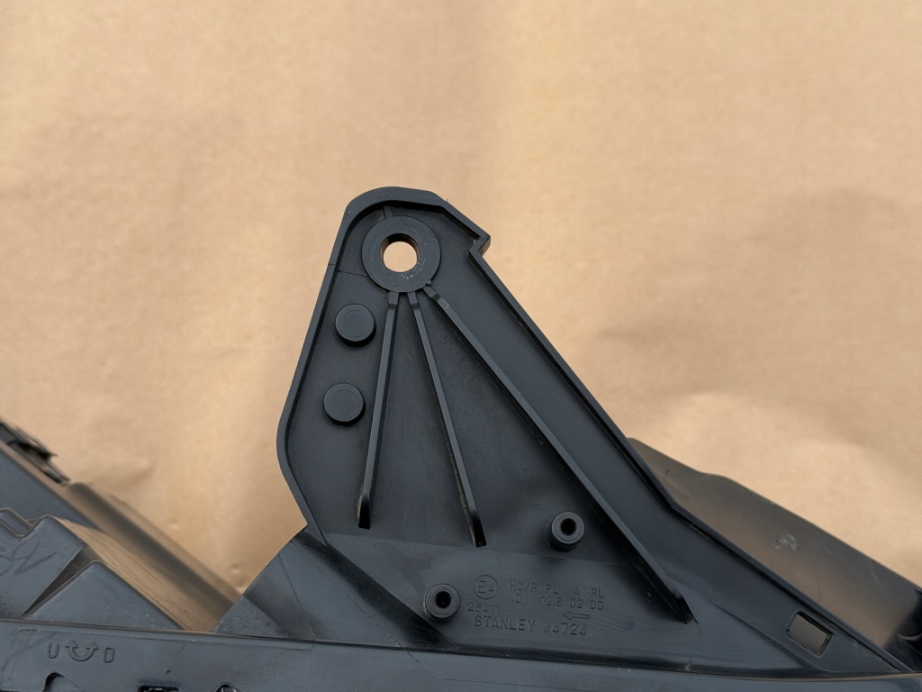 Mitsubishi l200 2019-2024 фара правая  ксенон 26010w590p оригинал Оригинал