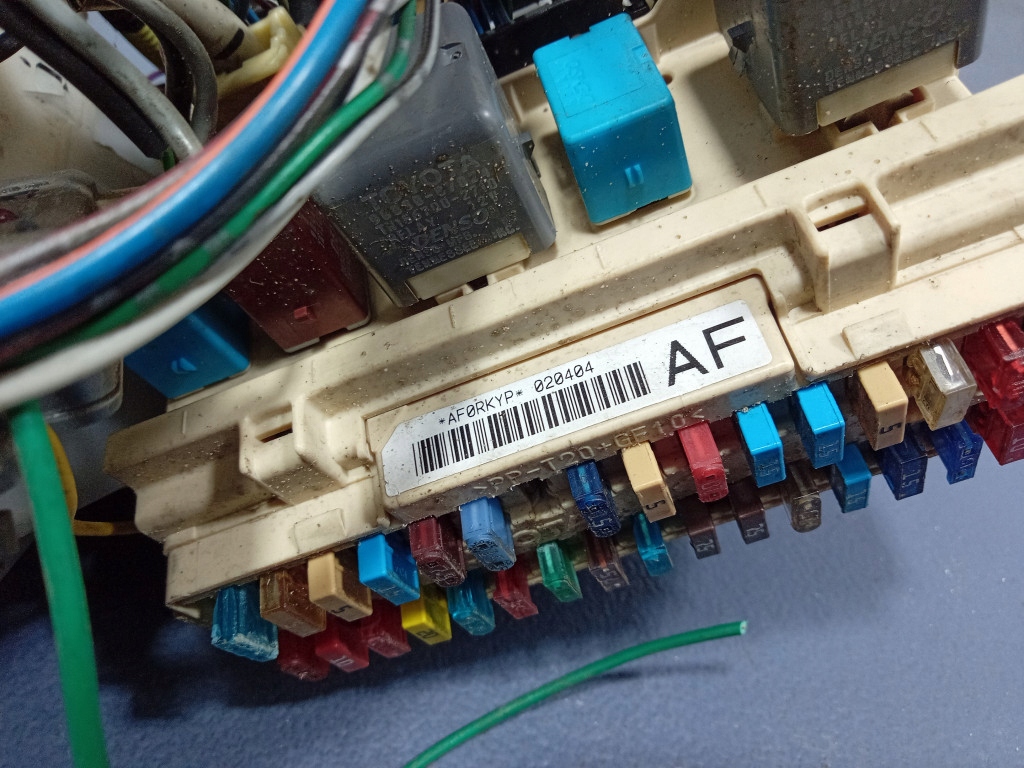 фото №5, Toyota sienna ii xl20 03- коробка запобіжників bsi