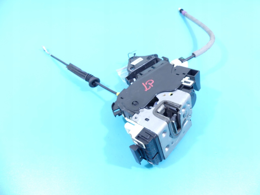 фото №1, Замок перед лівий a2047200335 mercedes w204 europa