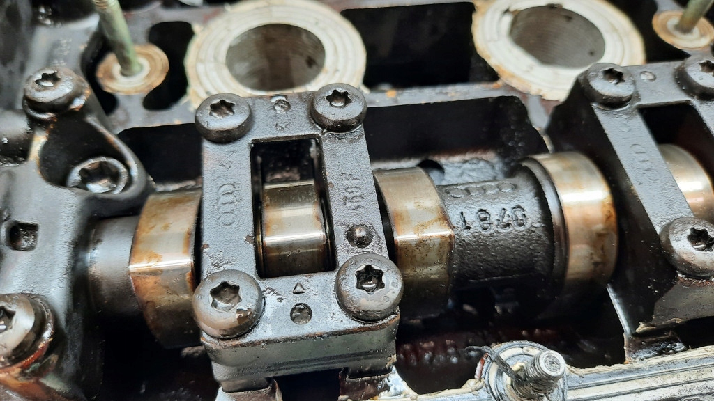 фото №11, Головка двигателя правая 078103373ah audi a6 c5 2.4 v6