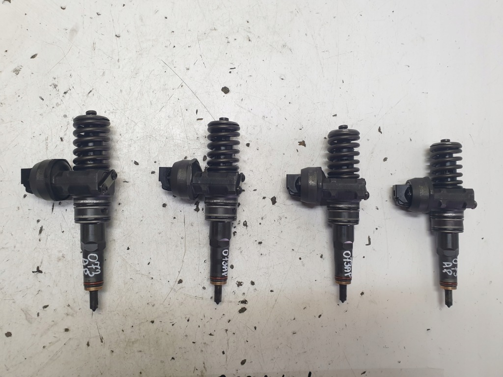 Купити Насос-форсунка насос-форсунка vw caddy 3 2.0 sdi 038130073ap