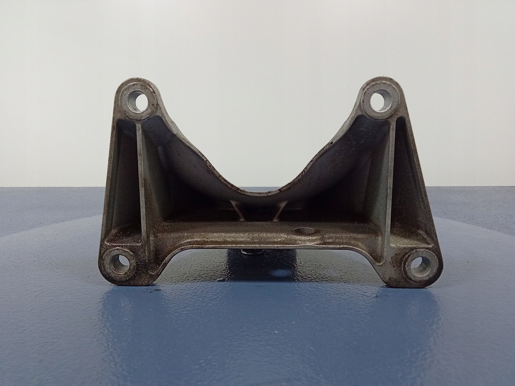 фото №5, Bmw 5 e60 e61 2.5d 3.0d кронштейн коробки 6761107