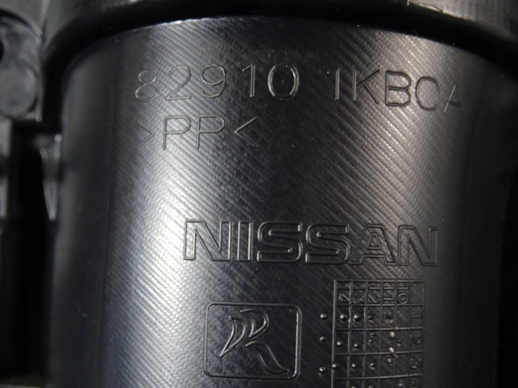 Juke f15 рестайлинг  обшивка обивка дверь правая  задний 829001kb0a 829221kb0a Оригинал