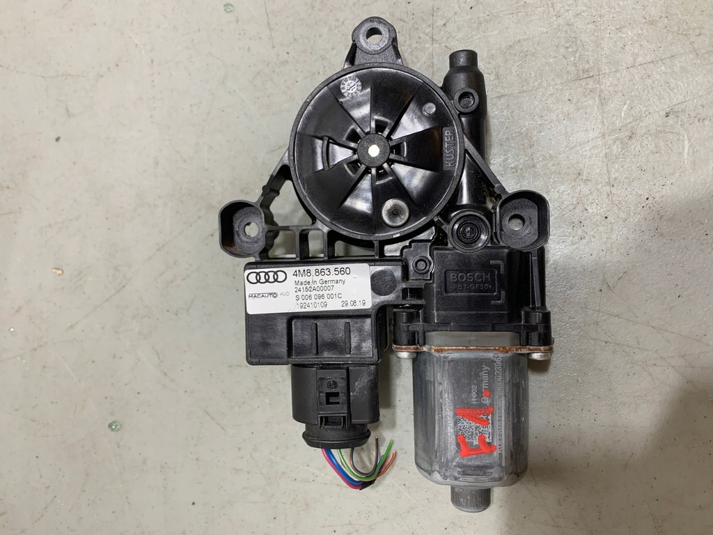 фото №1, Механизм шторка багажника audi q8