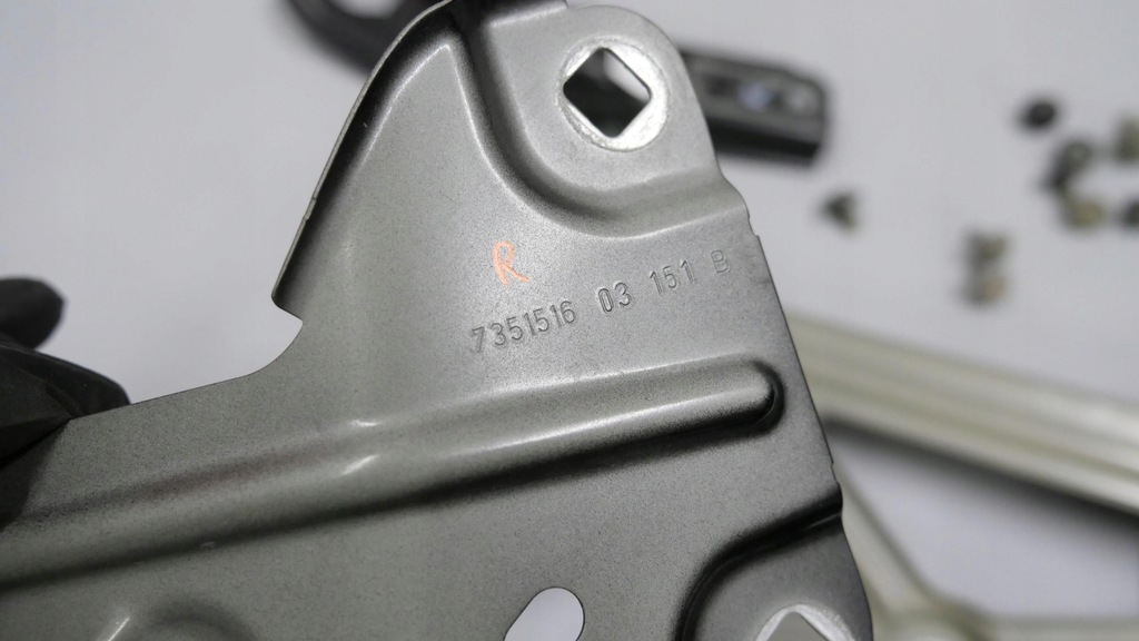 фото №12, Bmw x1 f48 кронштейн крыла правого перед 7427130 7427128 7427136