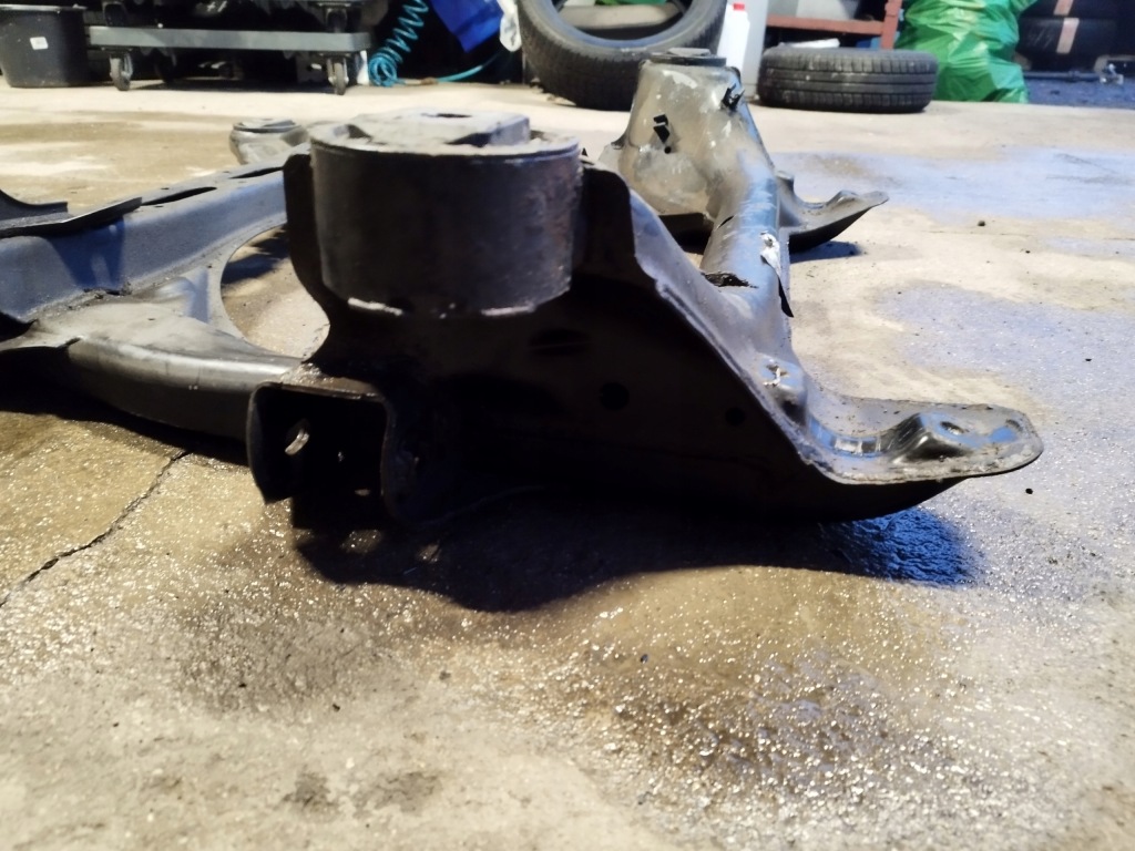 фото №9, Audi q7 4l 06r 3.0 tdi bug uk подрамник подрамник перед 7l0499311c