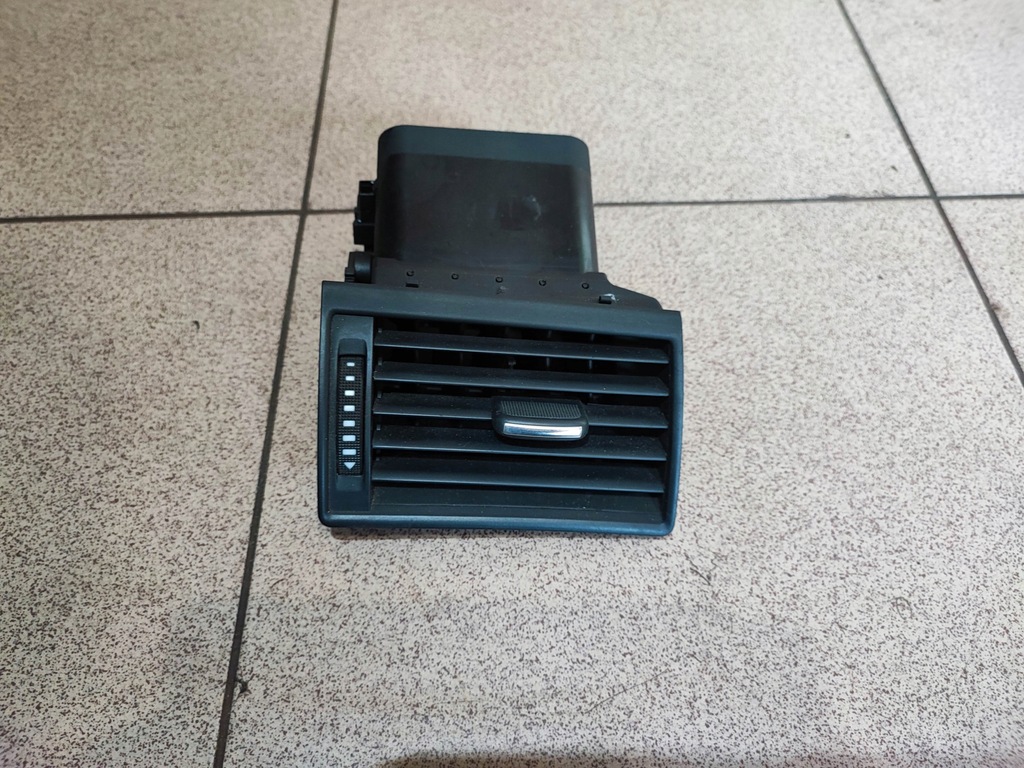 фото №1, Решётка обдув audi оригинальный номер 4e0820902