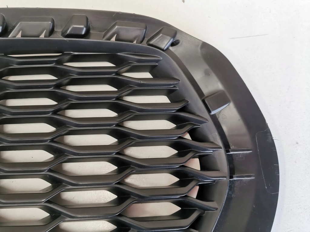 фото №8, Решітка бампера передній jaguar e-pace права 784.