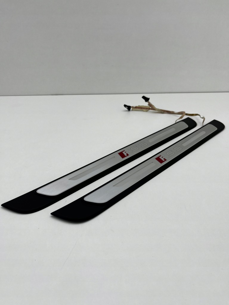 фото №1, Audi rs3 8y накладки накладки пороговые комплект led 8y0947417b