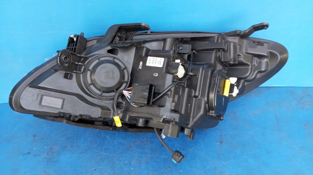 Лампа фара правий перед eu ксенон opel mokka i 2012- 95386946 Доставка