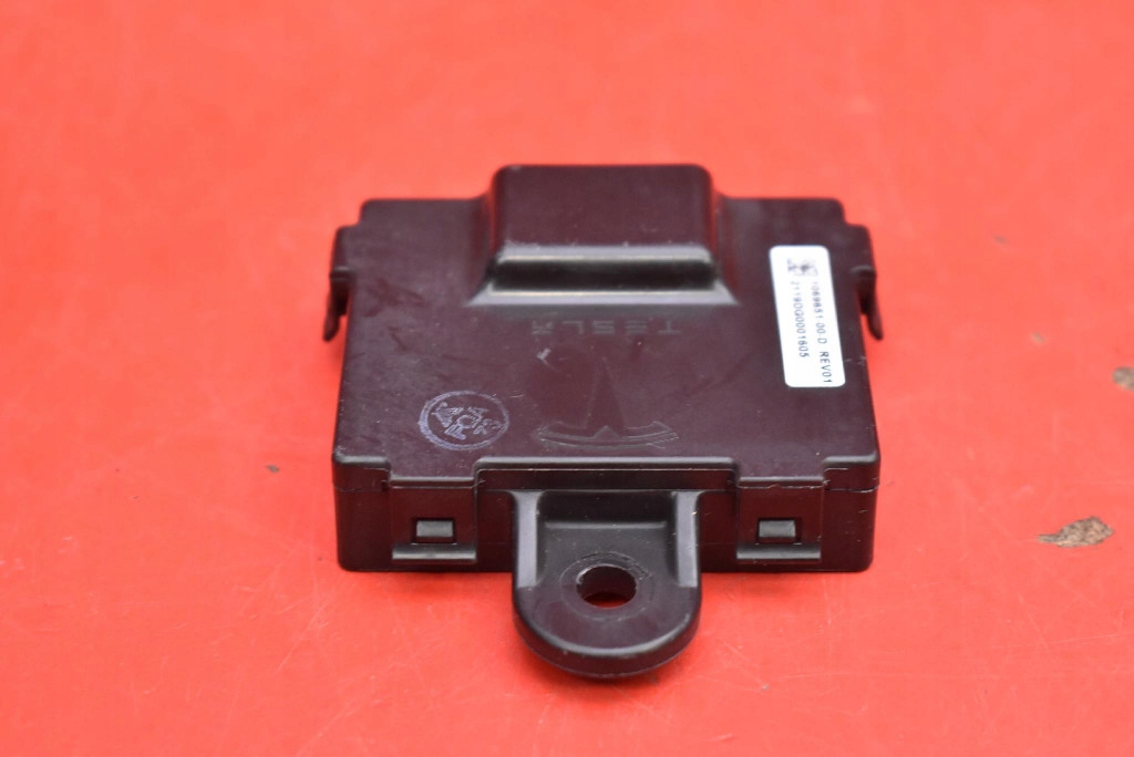 Блок керування модуль ручка правий перед 1069651-00-d tesla s рестайлінг  awd 16-21 в Україні