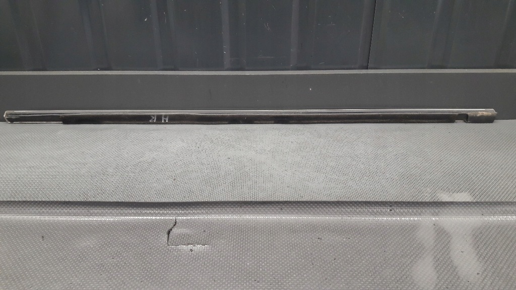 фото №7, Молдинг ущільнювач двері правий задня porsche cayenne