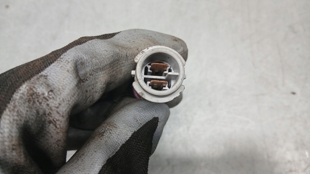 фото №8, Замок капот audi a6 c5 1.8b 97r sedan 8d0823509c