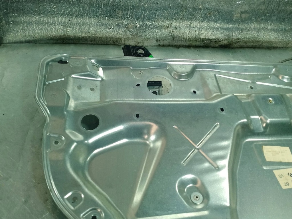 фото №7, Подъемник стекло левый перед ze рама vw polo 9n 6q3837401h 6q2959802a