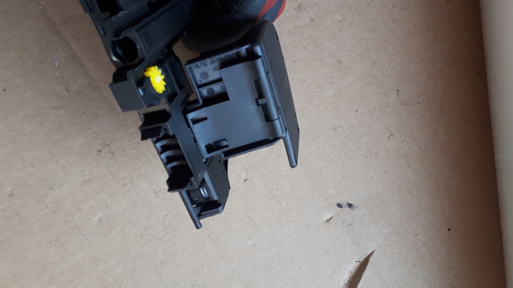 фото №8, S4 b8 lift a4 pas кронштейн na чашка сидіння задня