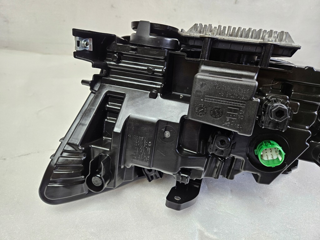 Правий фара перед maserati levante 1 рестайлінг  trofeo full led 670159536 ідеальний стан Зі Шроту