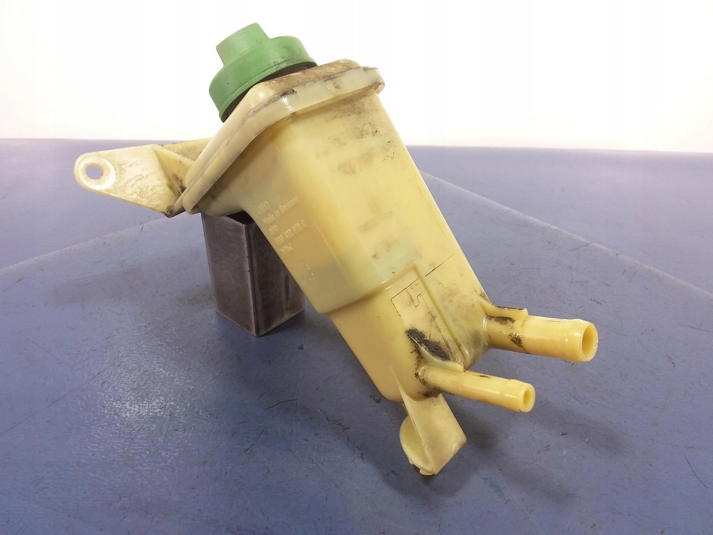 фото №2, Passat b5 бачок усилителя 8d0422373c