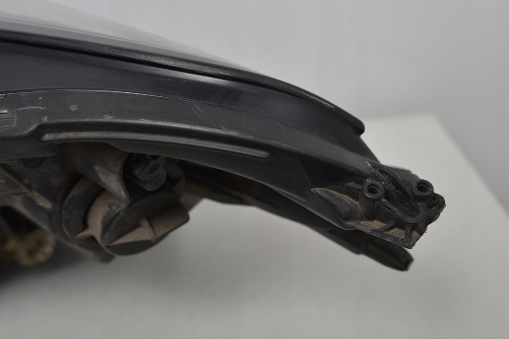 Купить Opel corsa e правая лампа перед 13381336