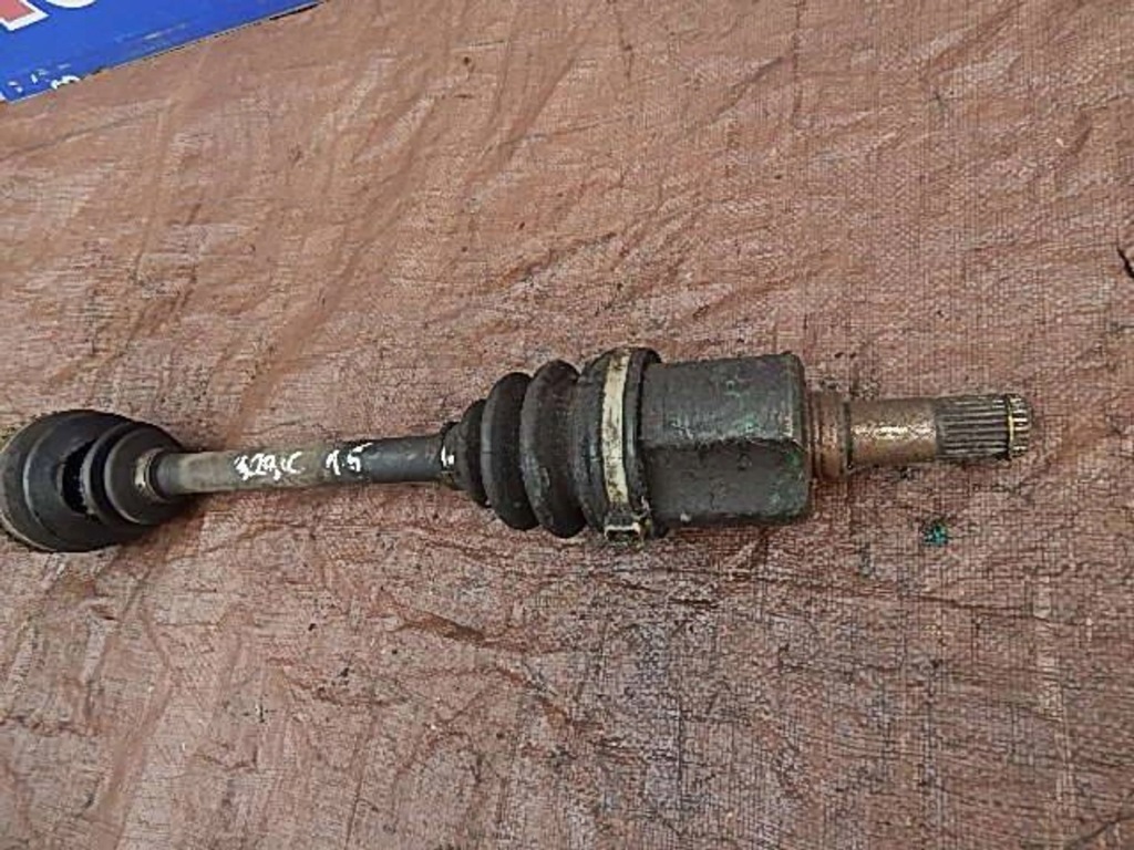 Привідний вал ліва mazda 323c 1,5b Ціна