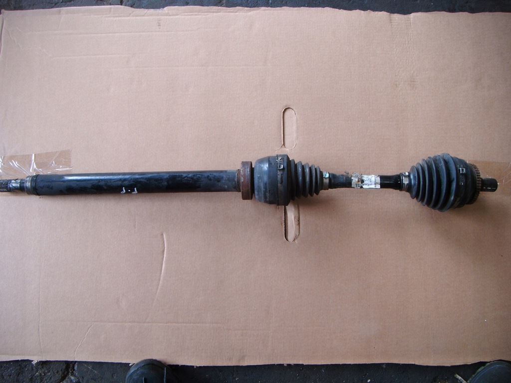 фото №1, Volvo v70 ii 00 - 07 d5 приводной вал правый перед