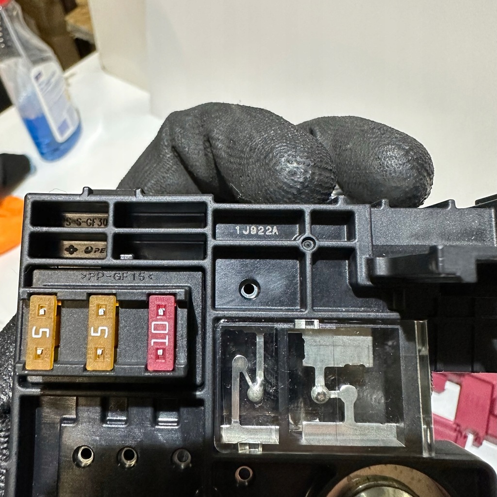 фото №5, Toyota yaris cross клемма плюсовая предохранитель