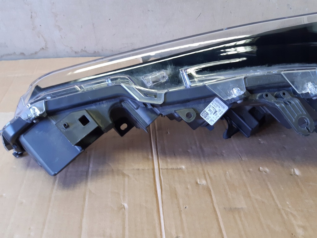 фото №6, Лампа перед правый передняя corolla e21 full led