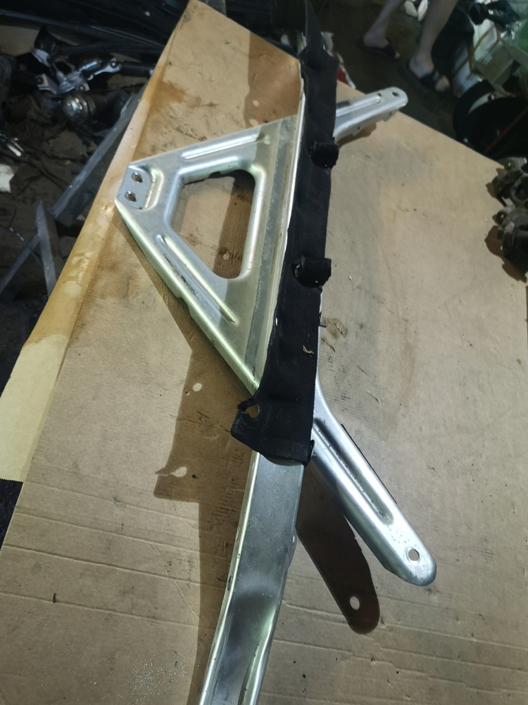 фото №1, Audi q7 4m кронштейн усилитель 4m0805645b