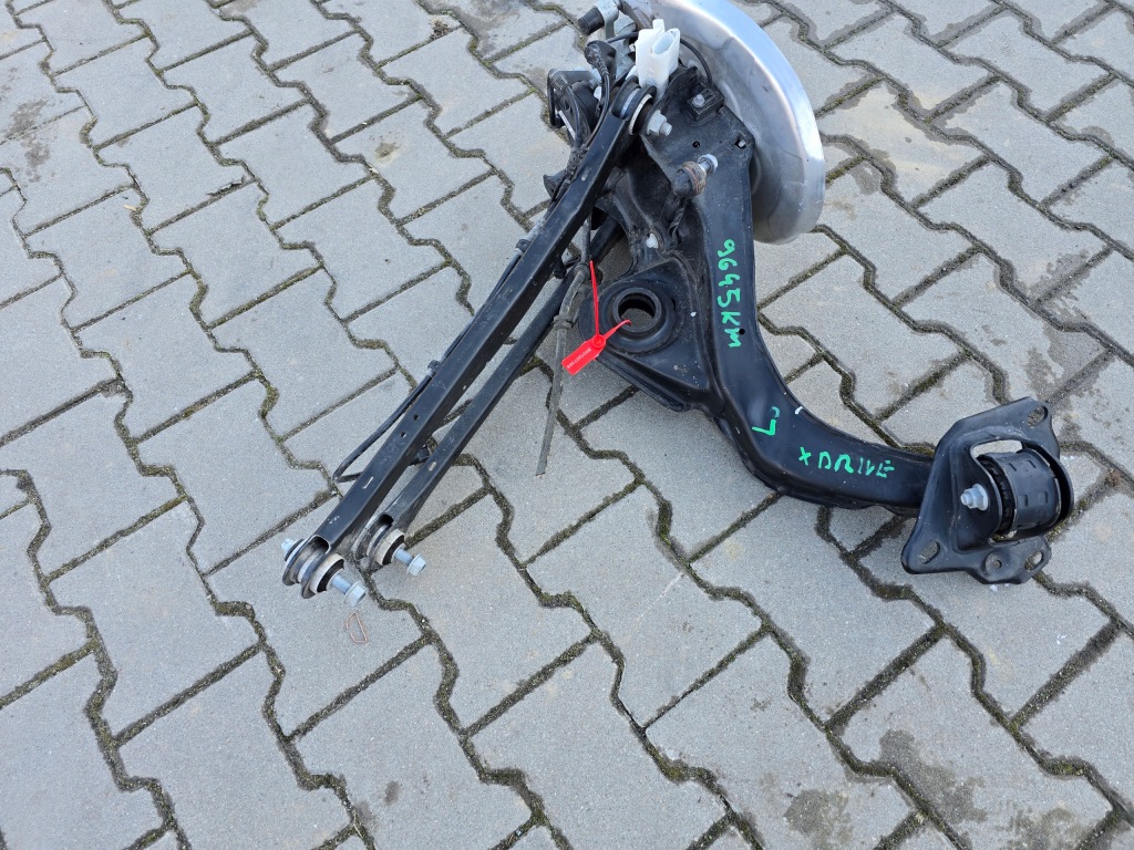 Поворотний кулак важіль лівий задній x drive bmw f45 f48 f39 6884693 6851569 6898963 в Україні