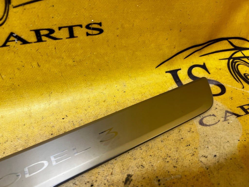 Молдинг накладка поріг поріг права ліва tesla model 3 дорестайлінг Оригінал