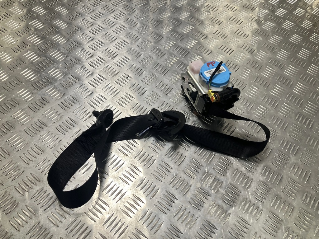 фото №1, Pas безопасности перед правый mercedes gla x156