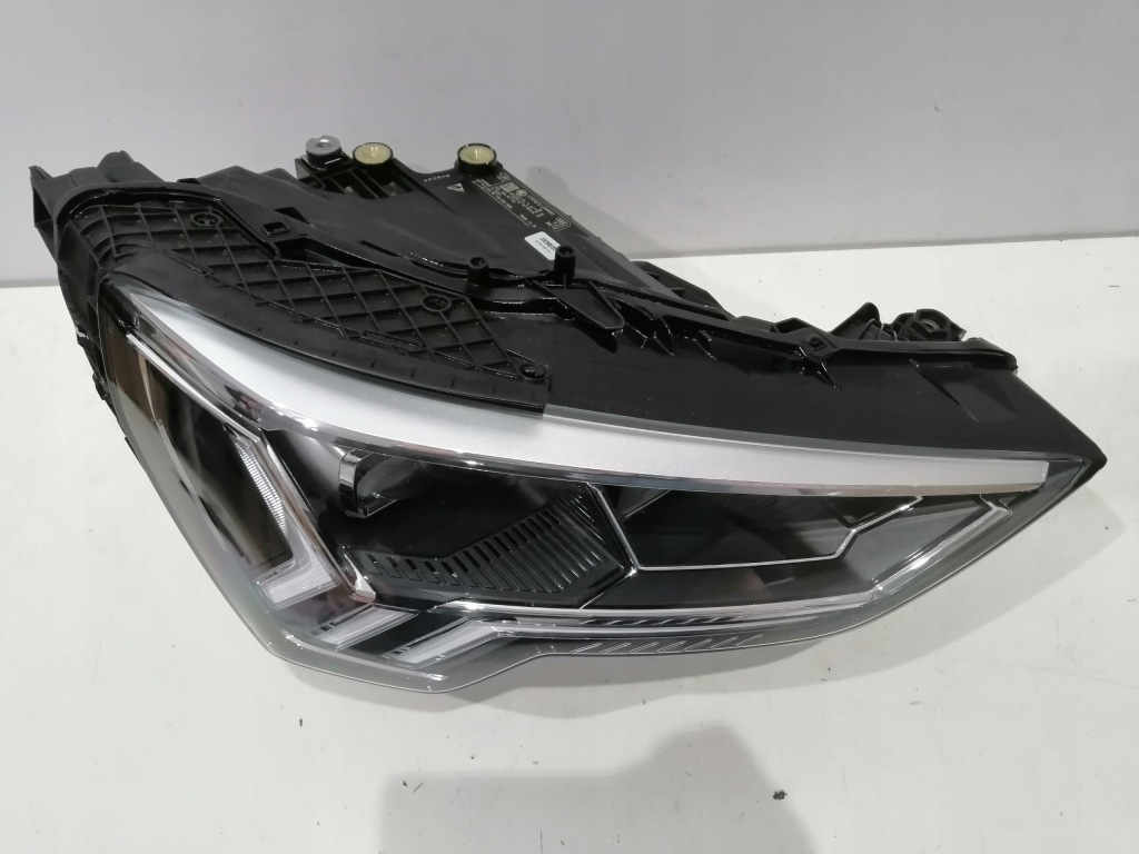Фара правый  передняя audi q3 2 full led Оригинал