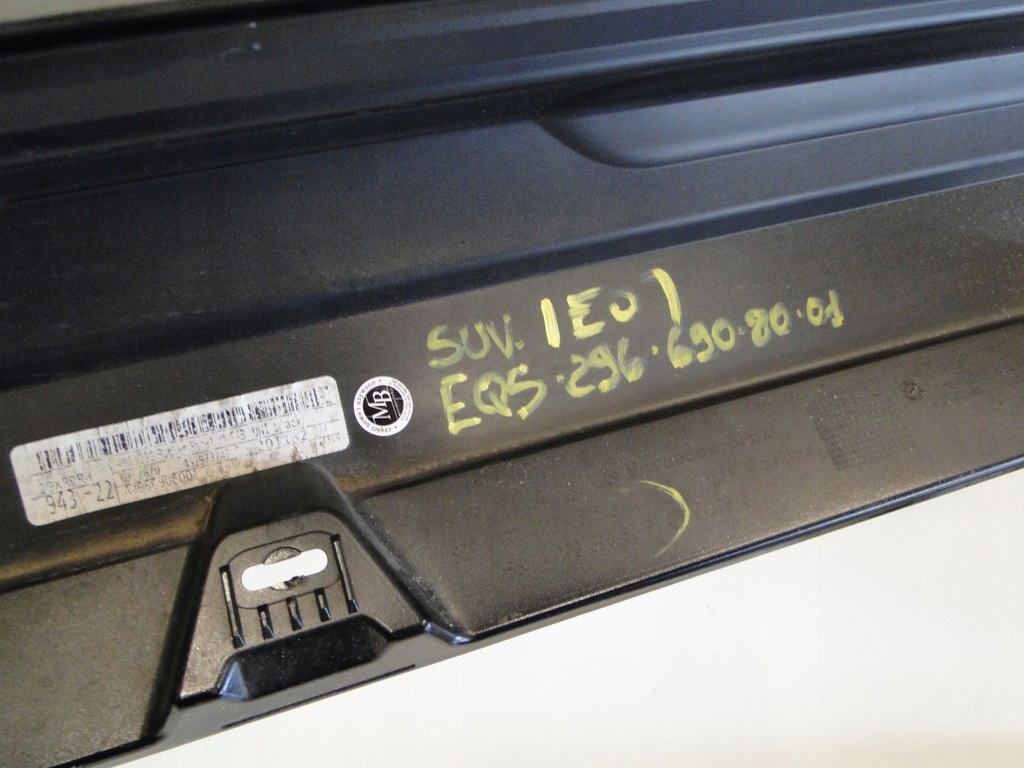 фото №12, Mercedes eqs 296 x296 молдинг порог правая amg