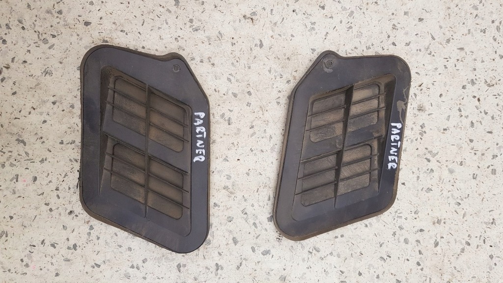 фото №1, Решётка вентиляционная пара peugeot partner i lift