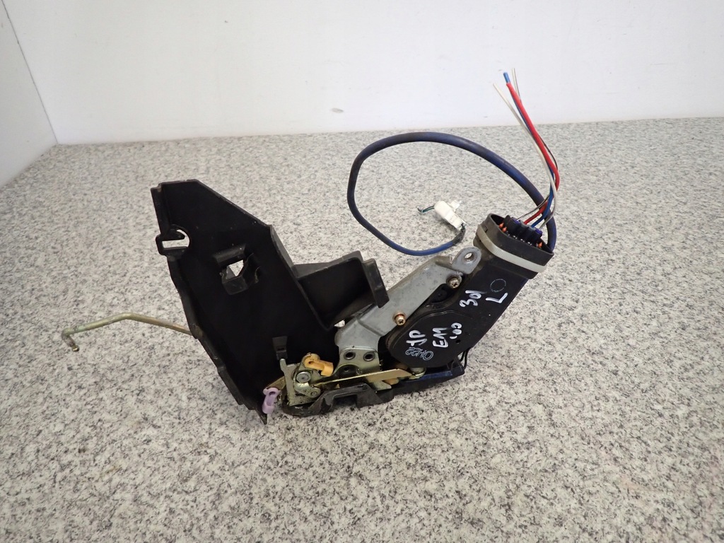 фото №1, Toyota corolla 97-02 e11 замок дверь левый