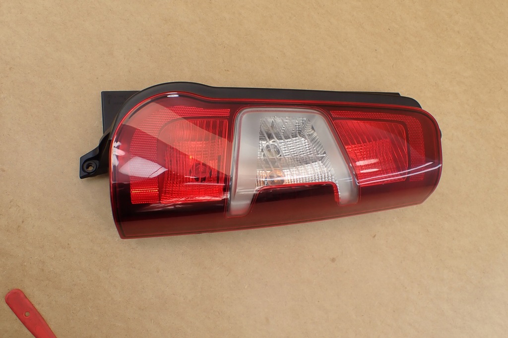 фото №8, Лампа права задня citroen berlingo opel combo peugeot partner 2018 9820554880