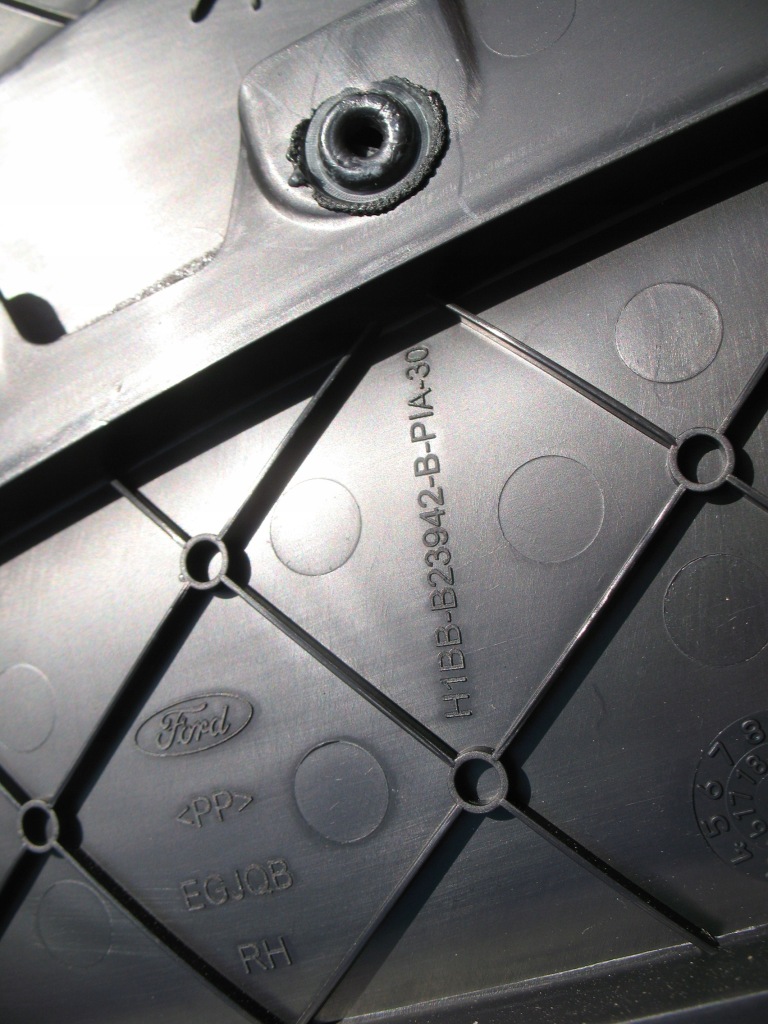 Fiesta mk8 2019r -обшивка правый обивка 3d в Украине