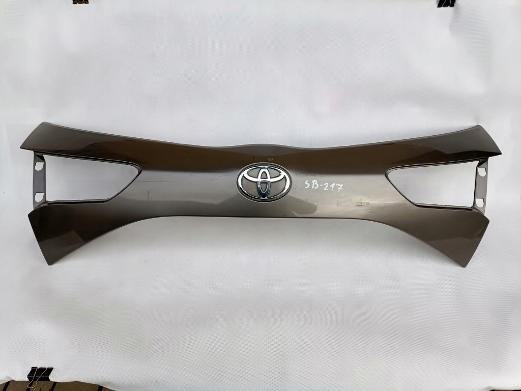 фото №1, Toyota yaris iii накладка крышки задний 76801-0db20