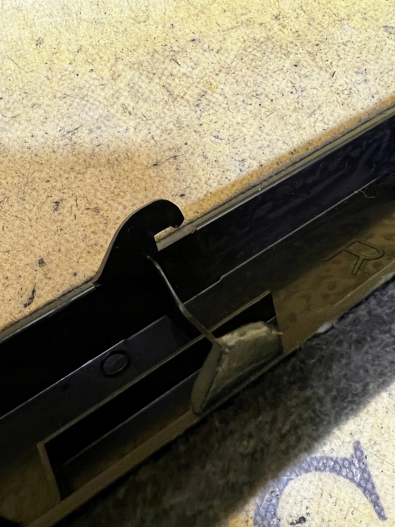 фото №8, Молдинг защита багажника правая porsche cayenne 9y3 9y0 coupe hybrid