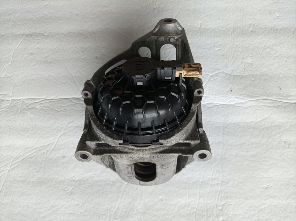 фото №1, Audi a4 b9 подушка двигателя левая 4m0199371fc