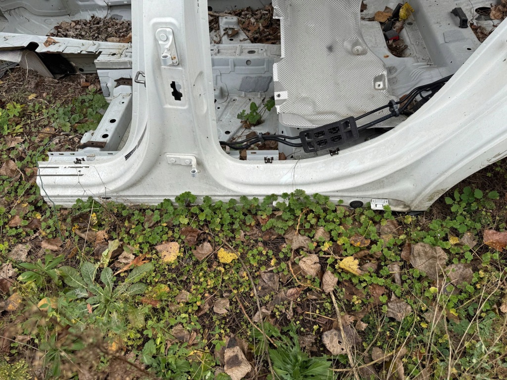 фото №1, Mercedes a 177 hb блок двигателя средний левый порог