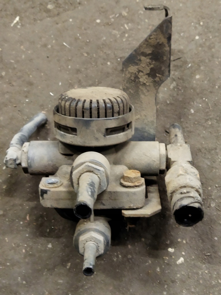 фото №2, Клапан тормоза ручного mercedes actros