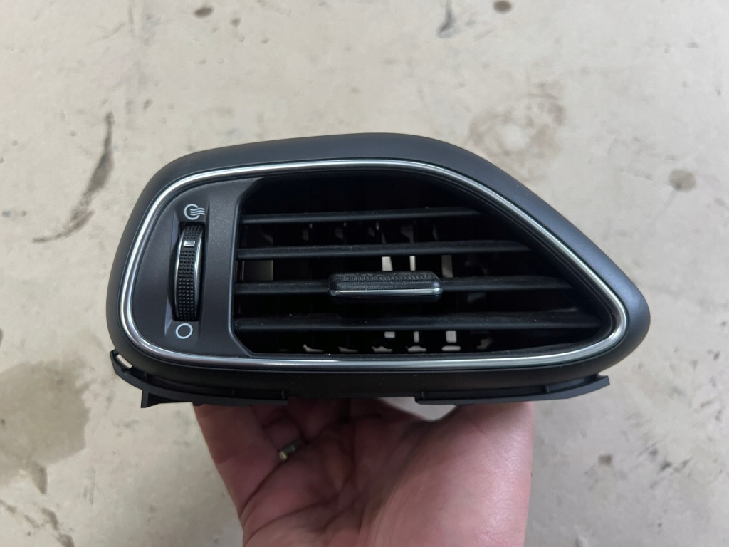 фото №1, Hyundai i30 iii 17- решётка воздуховод левая